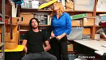Lucky thief fucks horny MILF security guard