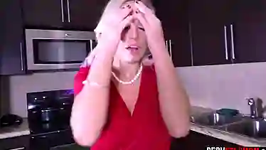 MILF stepmom sucked a dick for silent