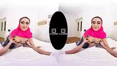 VR Yasmeena Ali gives Tourist a Special Tour - Sense Lovers VR