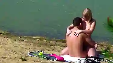 Junges Paar fickt am Strand von Timmendorf und wird gefilmt