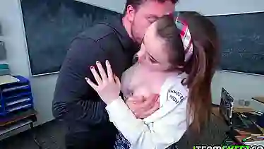 Horny Kyle Mason penetrates River Fox teen pussy