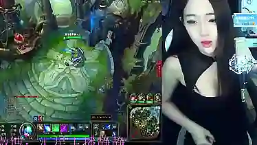 Sexy twitch streamer, i love this girl.