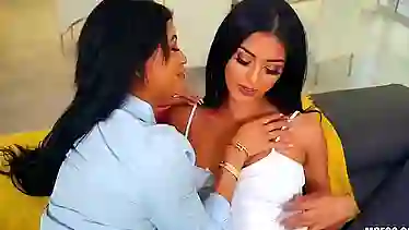 Sophia Leone and Veronica Rodriguez like to eat each other's pussy, until they both cum
