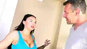 Latina MILF Payton Preslee gets a creampie in POV action